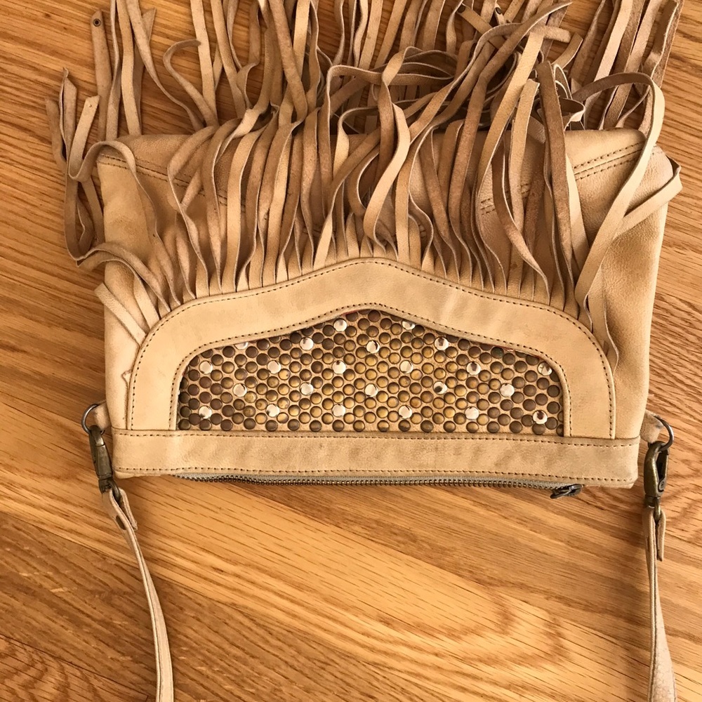 nude fringe leather bag!